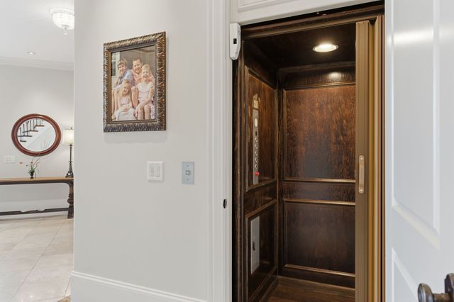 1224 Otter Creek Rd, Nashville, TN 37215