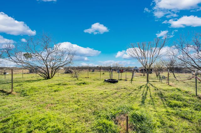 869 State Highway 171, Hubbard, TX 76648