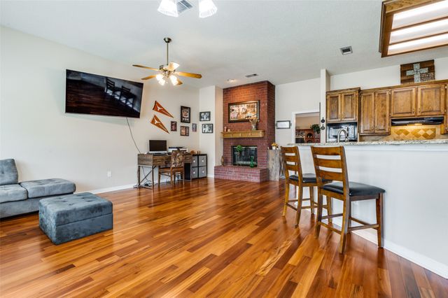 1020 Shady Oak Trail, Mansfield, TX 76063