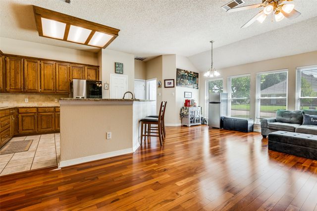 1020 Shady Oak Trail, Mansfield, TX 76063