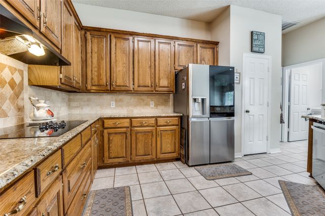 1020 Shady Oak Trail, Mansfield, TX 76063