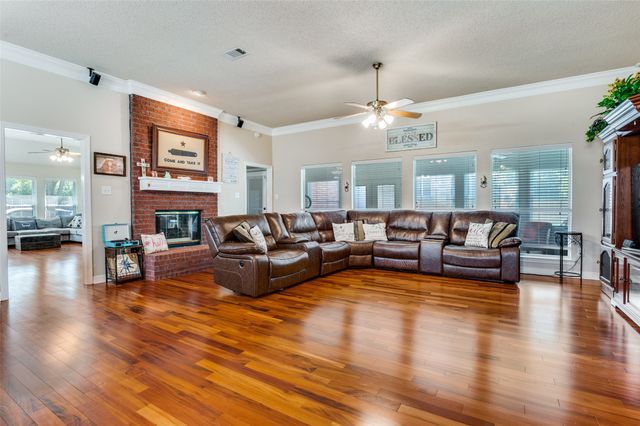 1020 Shady Oak Trail, Mansfield, TX 76063