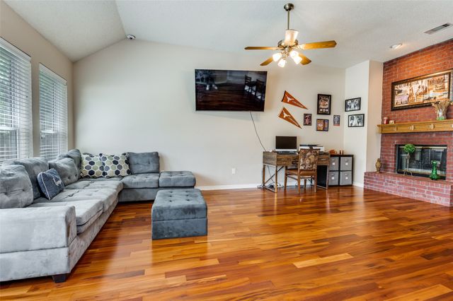 1020 Shady Oak Trail, Mansfield, TX 76063