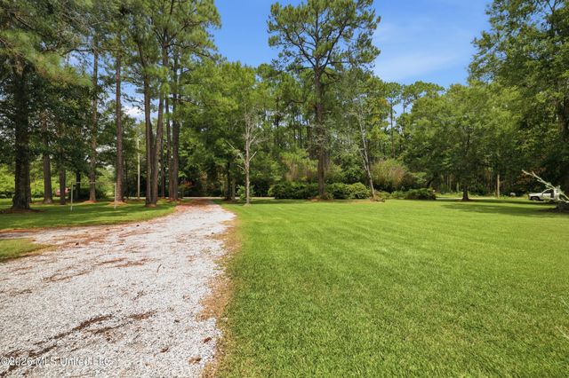 8801 Dixie Street, Ocean Springs, Ocean Springs, MS 39564