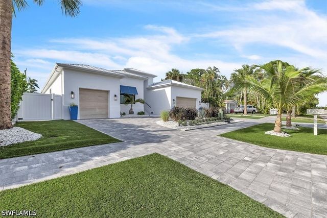 1187 22nd AVE N, Naples, FL 34103