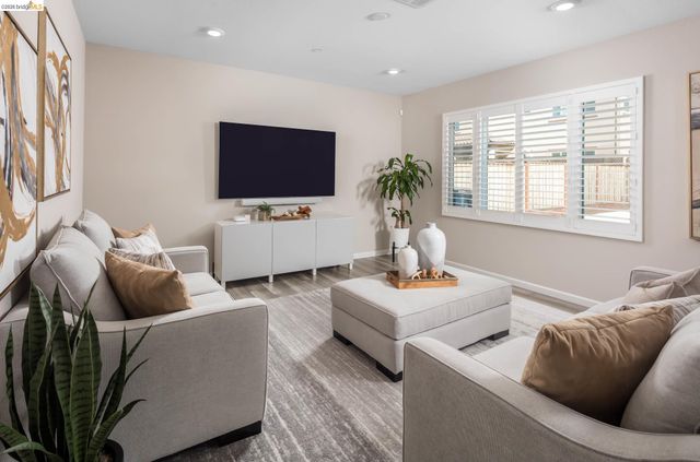 5591 Saddle Rock Ln, Antioch, CA 94531