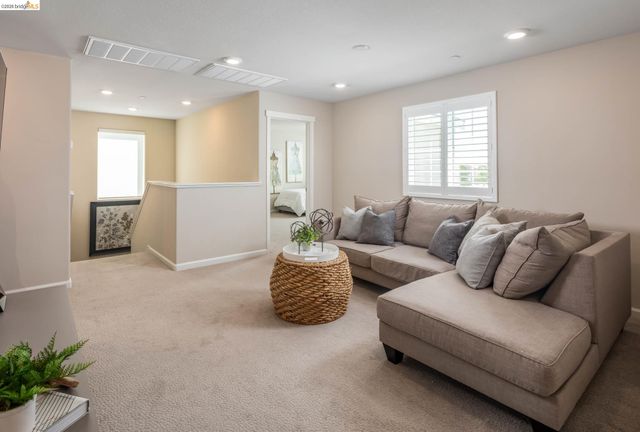 5591 Saddle Rock Ln, Antioch, CA 94531