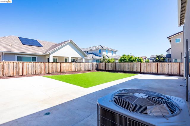 5591 Saddle Rock Ln, Antioch, CA 94531