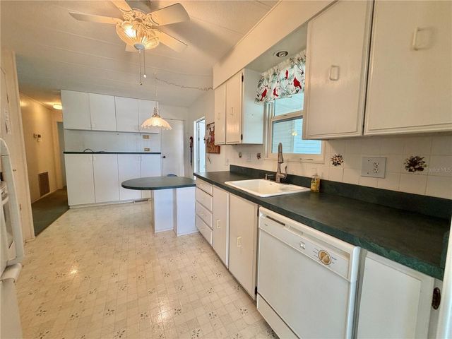 132 TAMARISK WAY, Leesburg, FL 34748