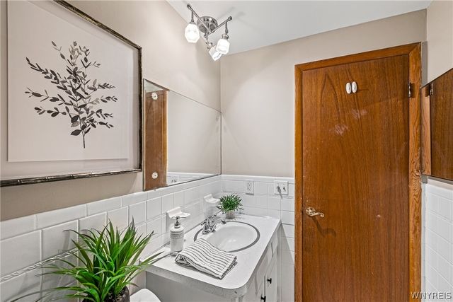 1172 Indian Church Road 16, West Seneca, NY 14224