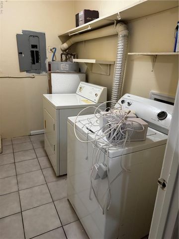 4433 Bennett LN, Virginia Beach, VA 23462