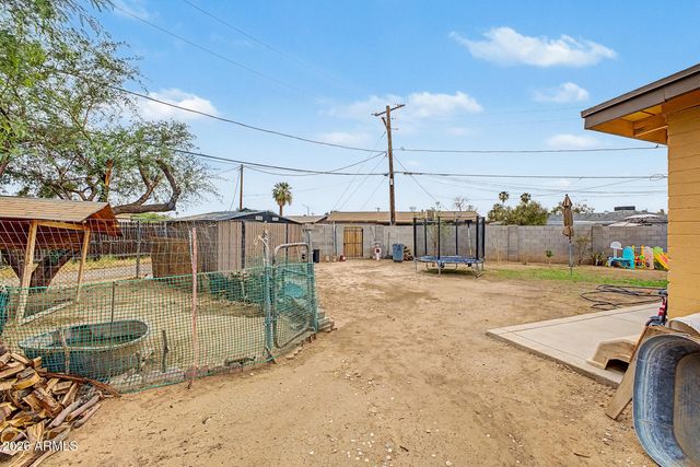 5827 W MONTECITO Avenue, Phoenix, AZ 85031