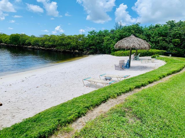 1100 Scotia Drive 102, Hypoluxo, FL 33462