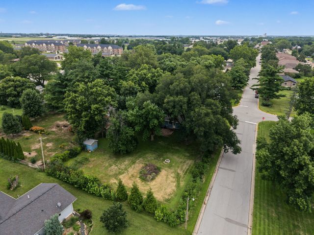 212 Garden Road, Ames, IA 50010