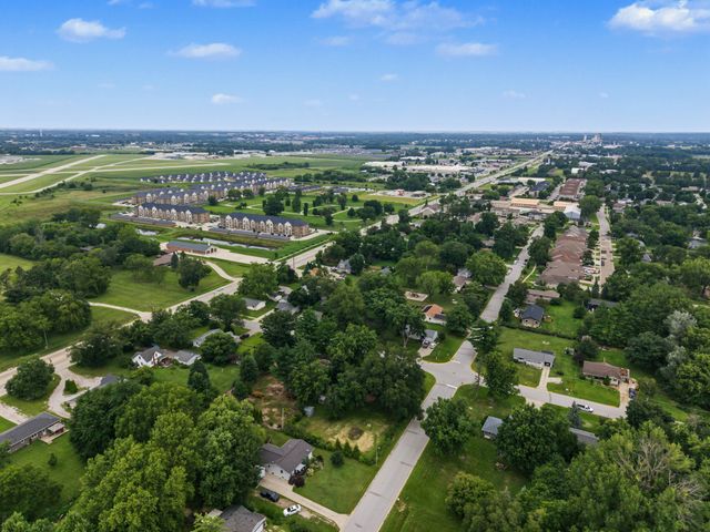 212 Garden Road, Ames, IA 50010