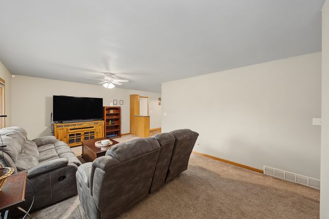 212 Garden Road, Ames, IA 50010