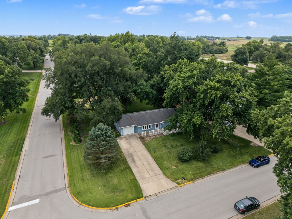 212 Garden Road, Ames, IA 50010