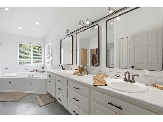 2511 Nw 116TH St, Vancouver, WA 98685