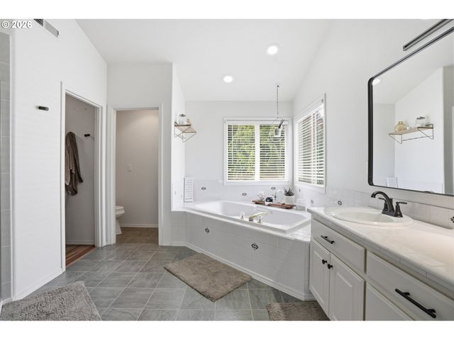 2511 Nw 116TH St, Vancouver, WA 98685