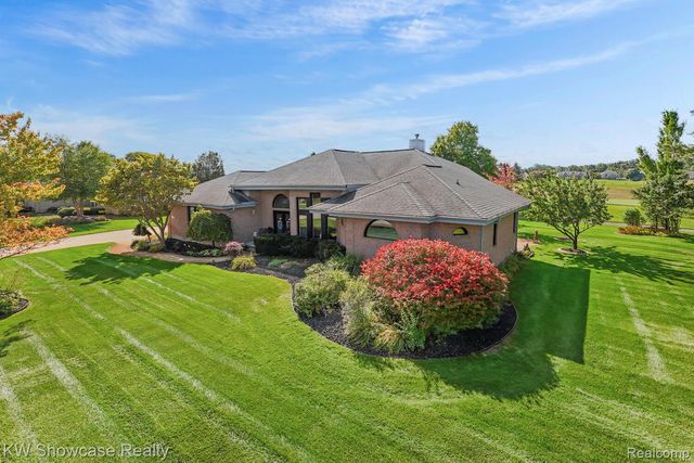 288 Prestwick Trail, Highland Charter Township, MI 48357