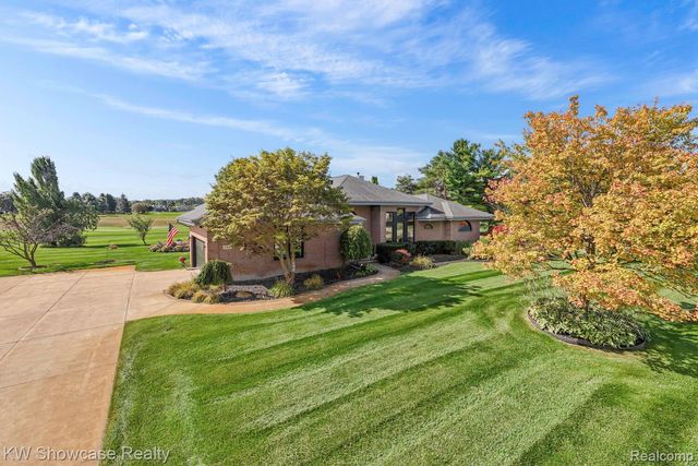 288 Prestwick Trail, Highland Charter Township, MI 48357