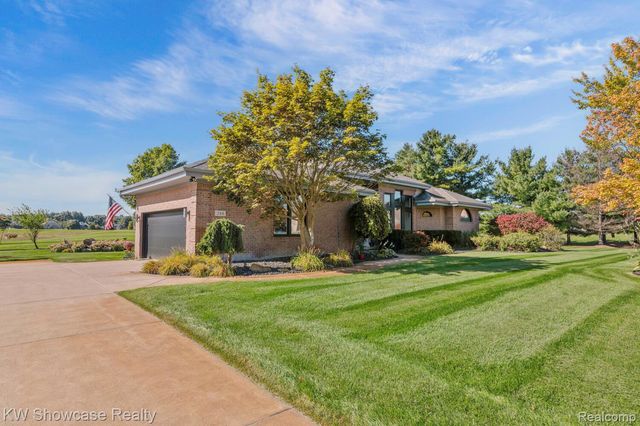 288 Prestwick Trail, Highland Charter Township, MI 48357