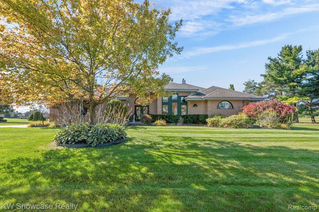 288 Prestwick Trail, Highland Charter Township, MI 48357