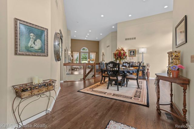 288 Prestwick Trail, Highland Charter Township, MI 48357