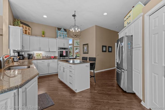 288 Prestwick Trail, Highland Charter Township, MI 48357