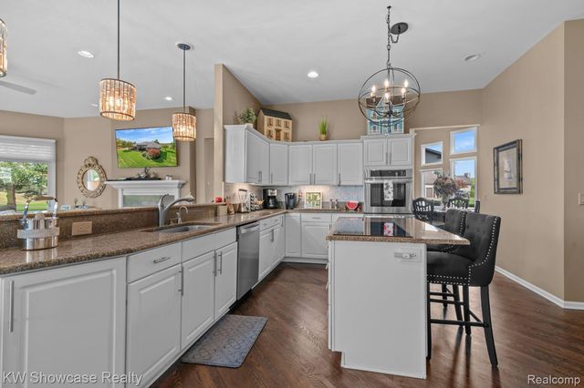 288 Prestwick Trail, Highland Charter Township, MI 48357