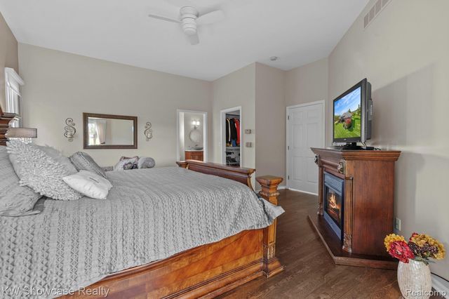 288 Prestwick Trail, Highland Charter Township, MI 48357