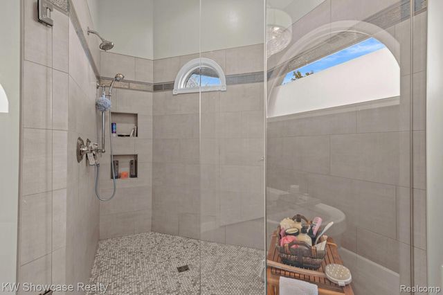 288 Prestwick Trail, Highland Charter Township, MI 48357