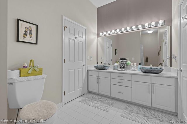 288 Prestwick Trail, Highland Charter Township, MI 48357