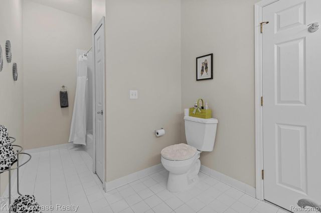 288 Prestwick Trail, Highland Charter Township, MI 48357