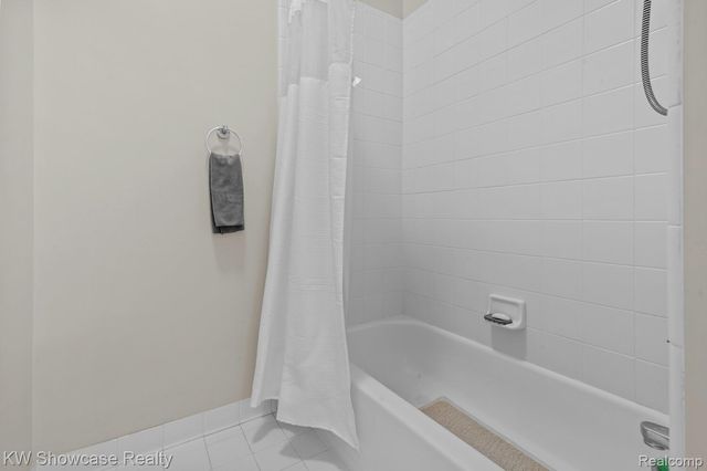 288 Prestwick Trail, Highland Charter Township, MI 48357