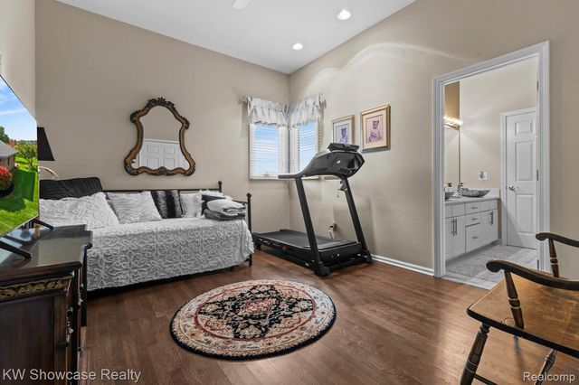 288 Prestwick Trail, Highland Charter Township, MI 48357