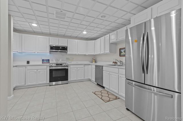 288 Prestwick Trail, Highland Charter Township, MI 48357