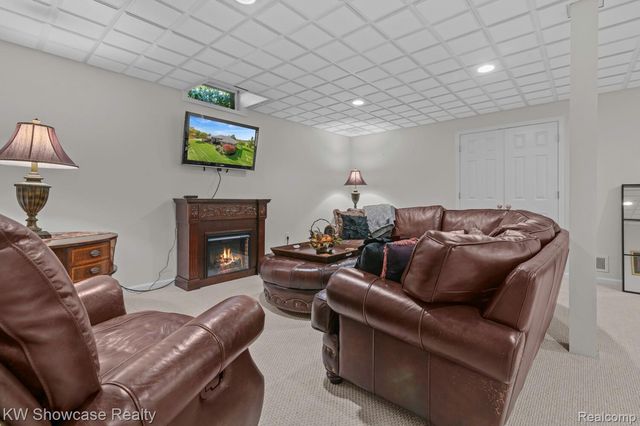 288 Prestwick Trail, Highland Charter Township, MI 48357