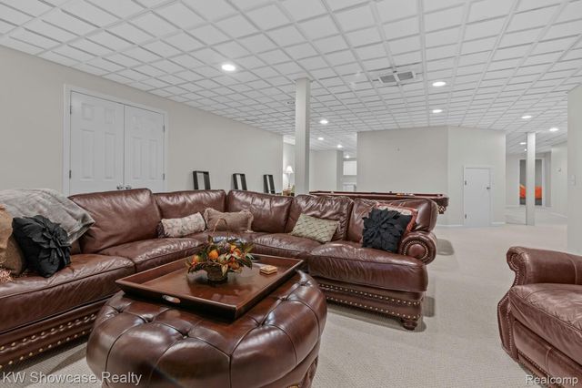 288 Prestwick Trail, Highland Charter Township, MI 48357