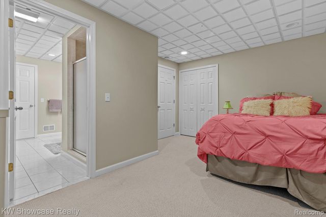 288 Prestwick Trail, Highland Charter Township, MI 48357