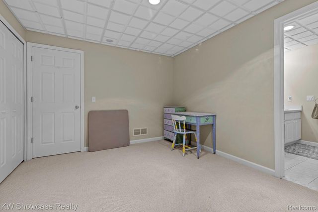 288 Prestwick Trail, Highland Charter Township, MI 48357