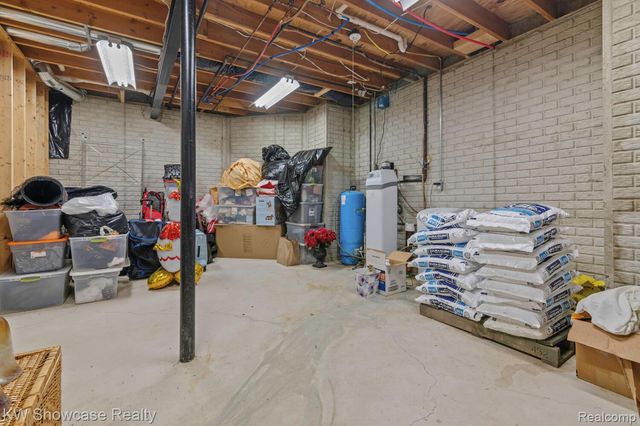 288 Prestwick Trail, Highland Charter Township, MI 48357