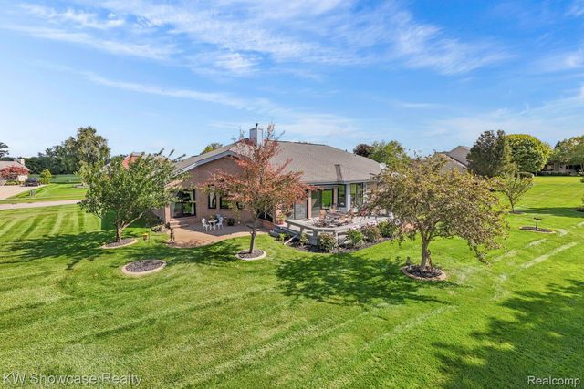 288 Prestwick Trail, Highland Charter Township, MI 48357