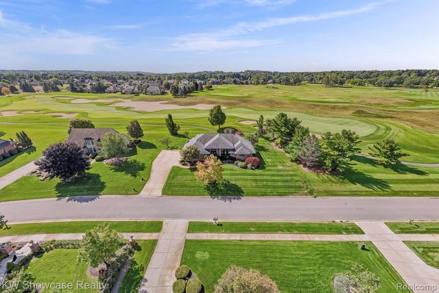 288 Prestwick Trail, Highland Charter Township, MI 48357