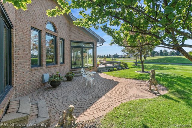 288 Prestwick Trail, Highland Charter Township, MI 48357