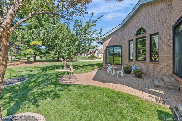 288 Prestwick Trail, Highland Charter Township, MI 48357