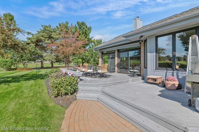 288 Prestwick Trail, Highland Charter Township, MI 48357