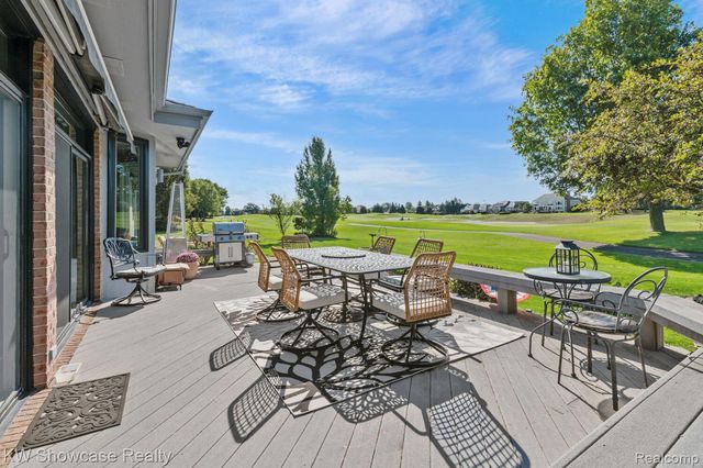 288 Prestwick Trail, Highland Charter Township, MI 48357