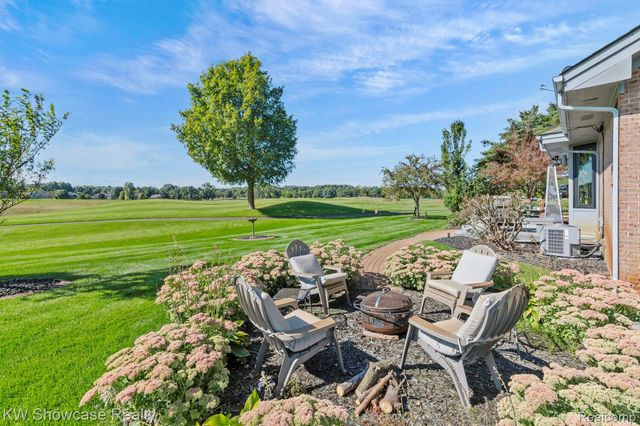 288 Prestwick Trail, Highland Charter Township, MI 48357