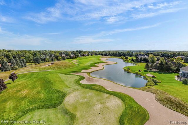 288 Prestwick Trail, Highland Charter Township, MI 48357